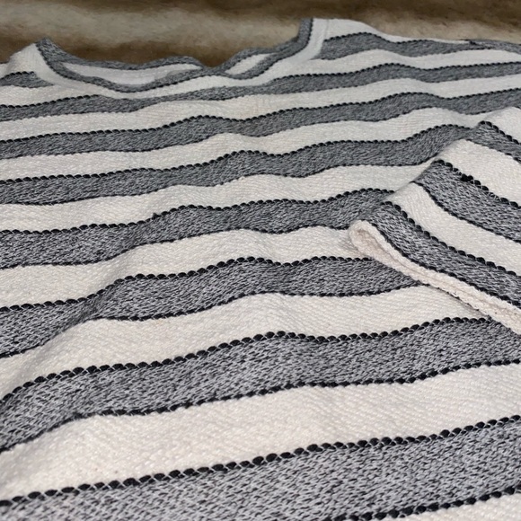 Ann Tafylor LOFT Half-sleeved Sweater - Picture 2 of 7